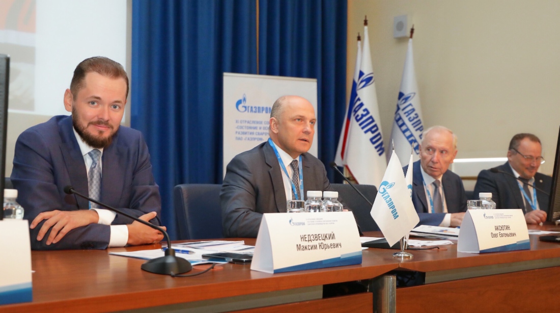 Заместитель начальника Департамента ПАО «Газпром», Генеральный директор ООО «Газпром ВНИИГАЗ» М. Ю. Недзвецкий; заместитель Председателя Правления, начальник Департамента ПАО «Газпром» О. Е. Аксютин; академик РАН, заведующий кафедрой «Технологии сварки и диагностики» МГТУ им. Н. Э. Баумана, президент СРО «Ассоциация „Национальное агентство контроля сварки“» Н. П. Алёшин; главный инженер ООО «Газпром ВНИИГАЗ» И. Г. Волынец на Пленарном заседании XI Отраслевого совещания «Состояние и основные направления развития сварочного производства ПАО „Газпром“» Заместитель начальника Департамента ПАО «Газпром», Генеральный директор ООО «Газпром ВНИИГАЗ» М. Ю. Недзвецкий; заместитель Председателя Правления, начальник Департамента ПАО «Газпром» О. Е. Аксютин; академик РАН, заведующий кафедрой «Технологии сварки и диагностики» МГТУ им. Н. Э. Баумана, президент СРО «Ассоциация „Национальное агентство контроля сварки“» Н. П. Алёшин; главный инженер ООО «Газпром ВНИИГАЗ» И. Г. Волынец на Пленарном заседании XI Отраслевого совещания «Состояние и основные направления развития сварочного производства ПАО „Газпром“»