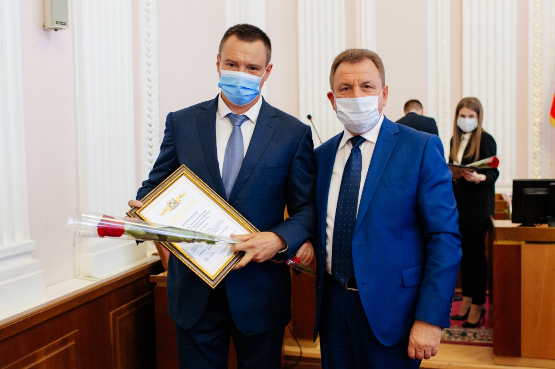 Начальник Инженерно-технического центра Алексей Пятибрат (слева) и глава администрации Ставрополя Иван Ульянченко (справа). Фото пресс-службы администрации города Ставрополя