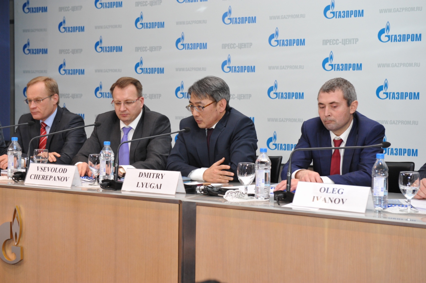 Начальник Управления по добыче газа и газового конденсата (нефти) Департамента по добыче газа, газового конденсата, нефти ОАО «Газпром» Валерий Минликаев, член Правления, начальник Департамента по добыче газа, газового конденсата, нефти ОАО «Газпром» Всеволод Черепанов, член Правления, начальник Департамента перспективного развития ОАО «Газпром» Дмитрий Люгай и заместитель начальника Управления перспективного развития ОАО «Газпром» Олег Иванов