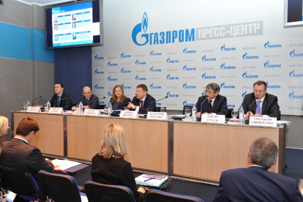 День инвестора в Москве, (8 февраля 2013 года). Пресс-секретарь Председателя Правления — заместитель начальника Департамента по информационной политике ОАО «Газпром» Сергей Куприянов, заместитель главного бухгалтера ОАО «Газпром» Михаил Россеев, заместитель Председателя Правления — главный бухгалтер ОАО «Газпром» Елена Васильева, заместитель Председателя Правления — начальник Финансово-экономического департамента ОАО «Газпром» Андрей Круглов, член Правления, начальник Департамента перспективного развития ОАО «Газпром» Дмитрий Люгай и член Правления, начальник Департамента по добыче газа, газового конденсата, нефти ОАО «Газпром» Всеволод Черепанов
