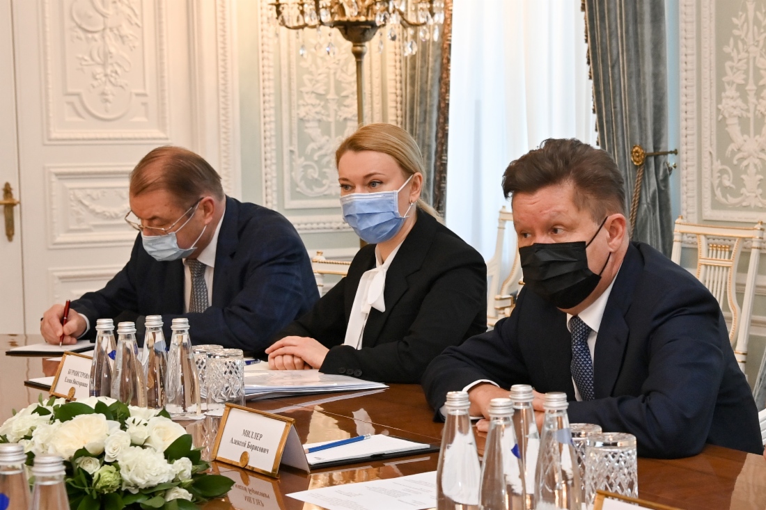 Алексей Миллер (справа)