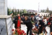 Возложение венков к памятнику воинам-освободителям в посёлке Рыздвяный во время празднования Дня Победы