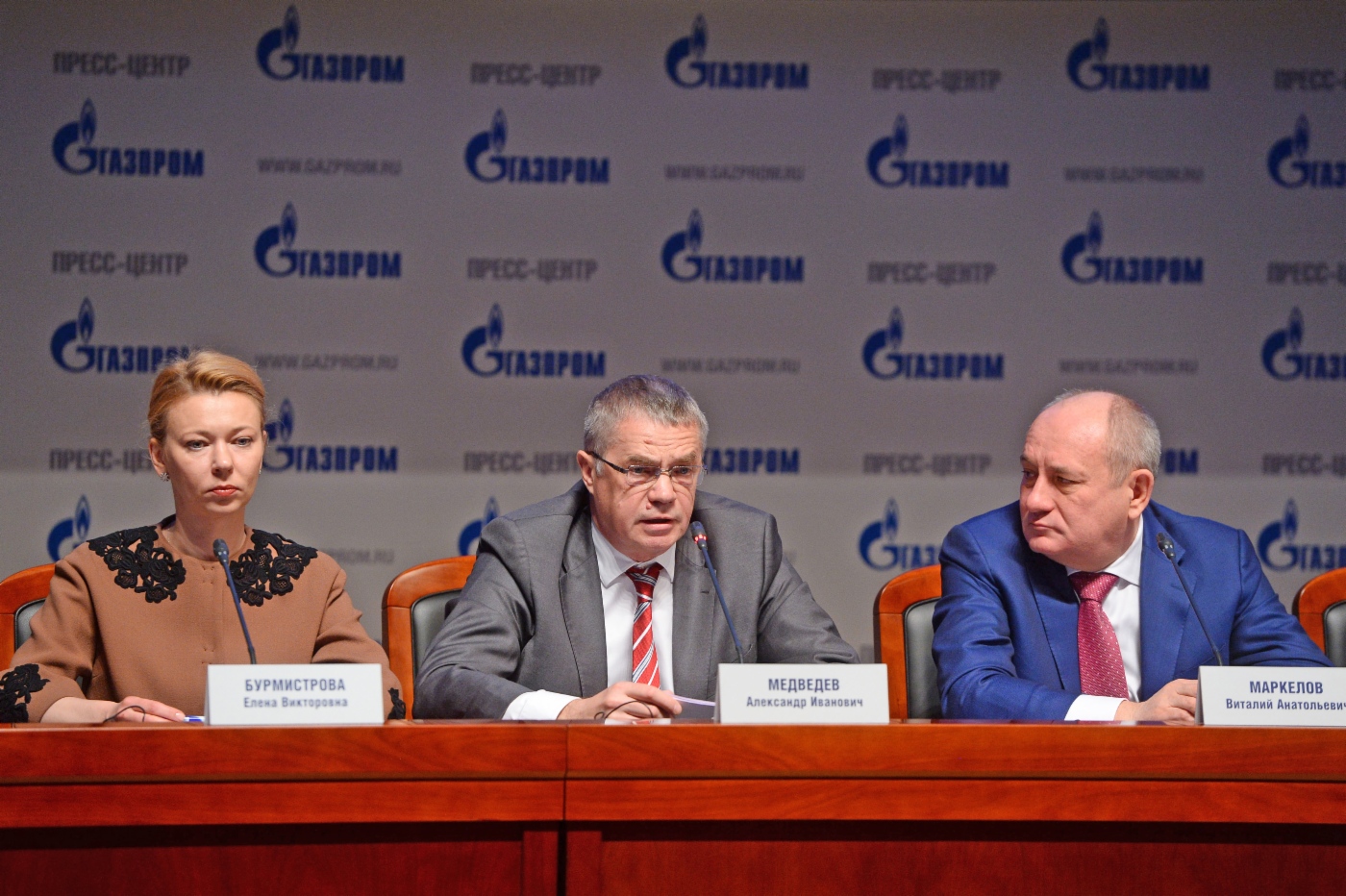 Генеральный директор ООО «Газпром экспорт» Елена Бурмистрова, Александр Медведев и Виталий Маркелов