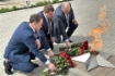 Возложение цветов как дань уважения к подвигу ветеранов
