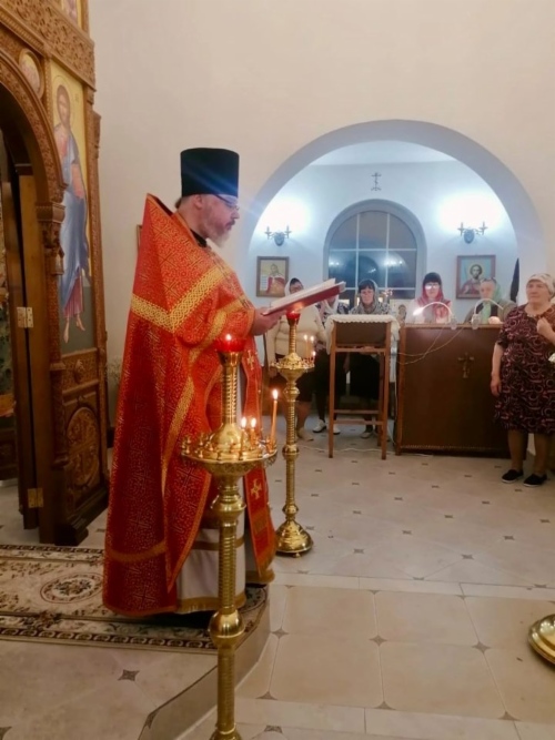 Проведение службы в храме в селе Смышляевка Кузоватовского района Ульяновской области