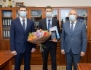 Слева направо: заместитель генерального директора по управлению персоналом ООО «Газпром добыча Уренгой» Андрей Чубукин, Главный врач Медико-санитарной части компании Алексей Усатых и Председатель Объединенной первичной профсоюзной организации «Газпром добыча Уренгой профсоюз» Иван Забаев