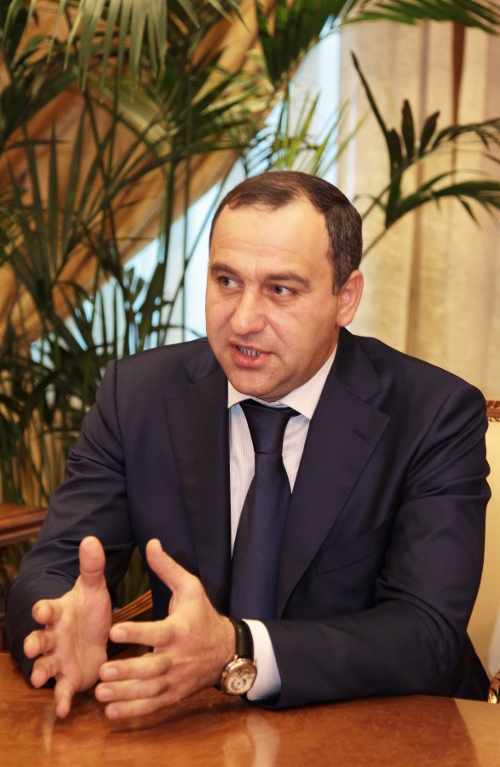 Глава Карачаево-Черкесской Республики Рашид Темрезов во время встречи с Алексеем Миллером