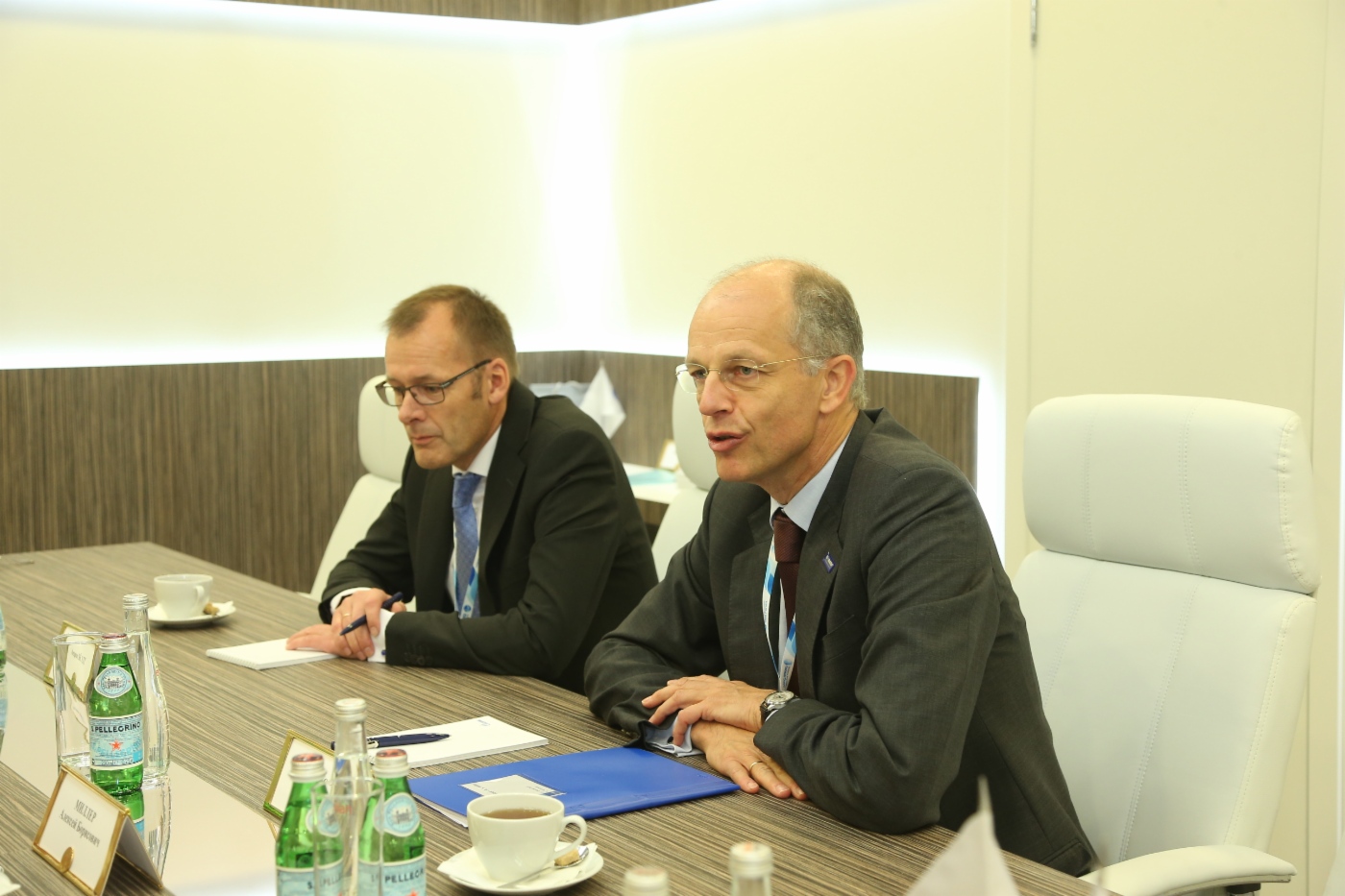 Председатель Совета исполнительных директоров BASF SE Курт Бок (справа) во время рабочей встречи с Алексеем Миллером