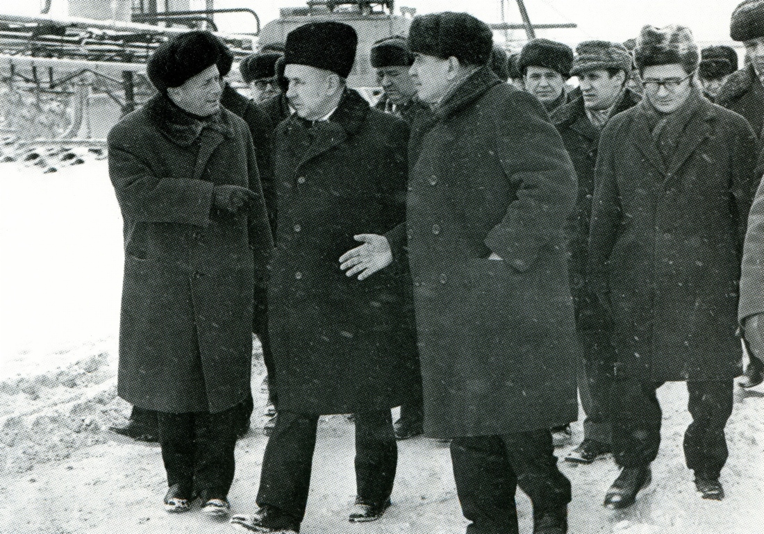 В. Э. Дымшиц, А. Н. Косыгин, С. А. Оруджев, Г. Д. Маргулов, А. А. Коваленко, Н. И. Белый на одном из предприятий Мингазпрома