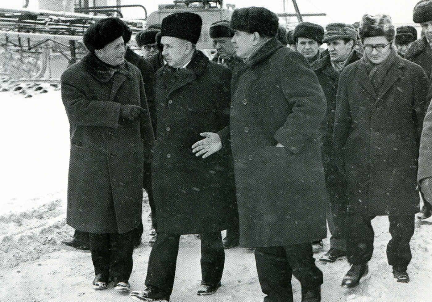 В. Э. Дымшиц, А. Н. Косыгин, С. А. Оруджев на одном из предприятий Мингазпрома