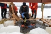 Погружение водолаза-исследователя для изучения гидроакустической аномалии на дне Невы