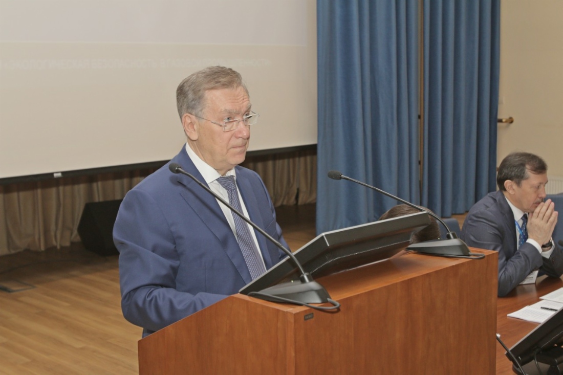 Приветственное слово начальника Департамента ПАО «Газпром» Олега Аксютина зачитал участникам заместитель начальника Департамента — начальник Управления ПАО «Газпром» Александр Ишков