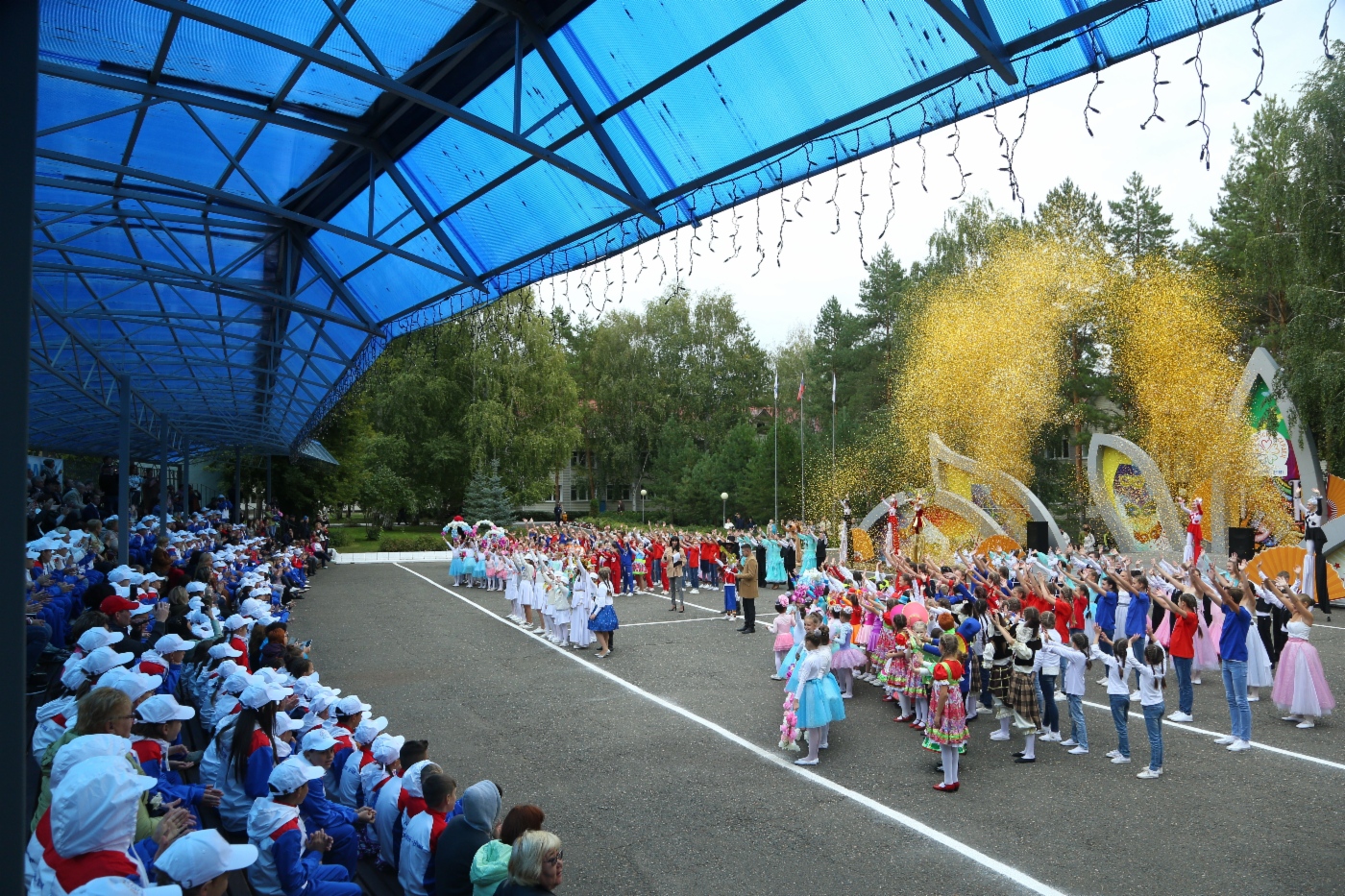 Красочная церемония открытия XIV фестиваля «Тепло детских сердец»