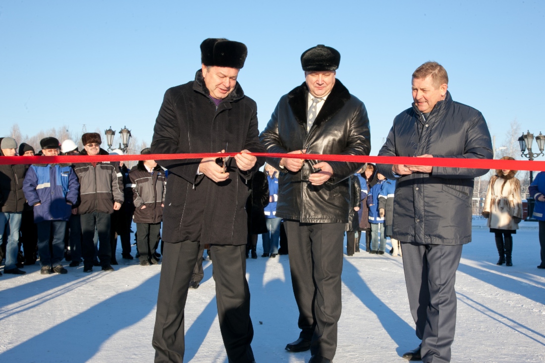 Генеральный директор ООО «Газпром трансгаз Сургут» Игорь Иванов, начальник Ярковского ЛПУМГ Сергей Павлов и заместитель генерального директора ДОАО «Центрэнергогаз» Николай Стуликов на торжественном открытии двух компрессорных станций после реконструкции