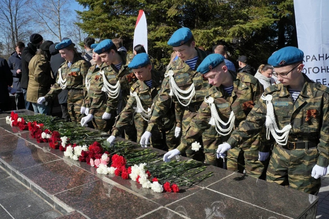 Возложение цветов
