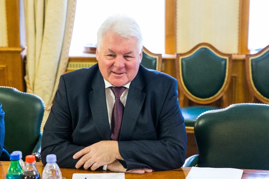 Валерий Голубев во время рабочей встречи с Егором Борисовым