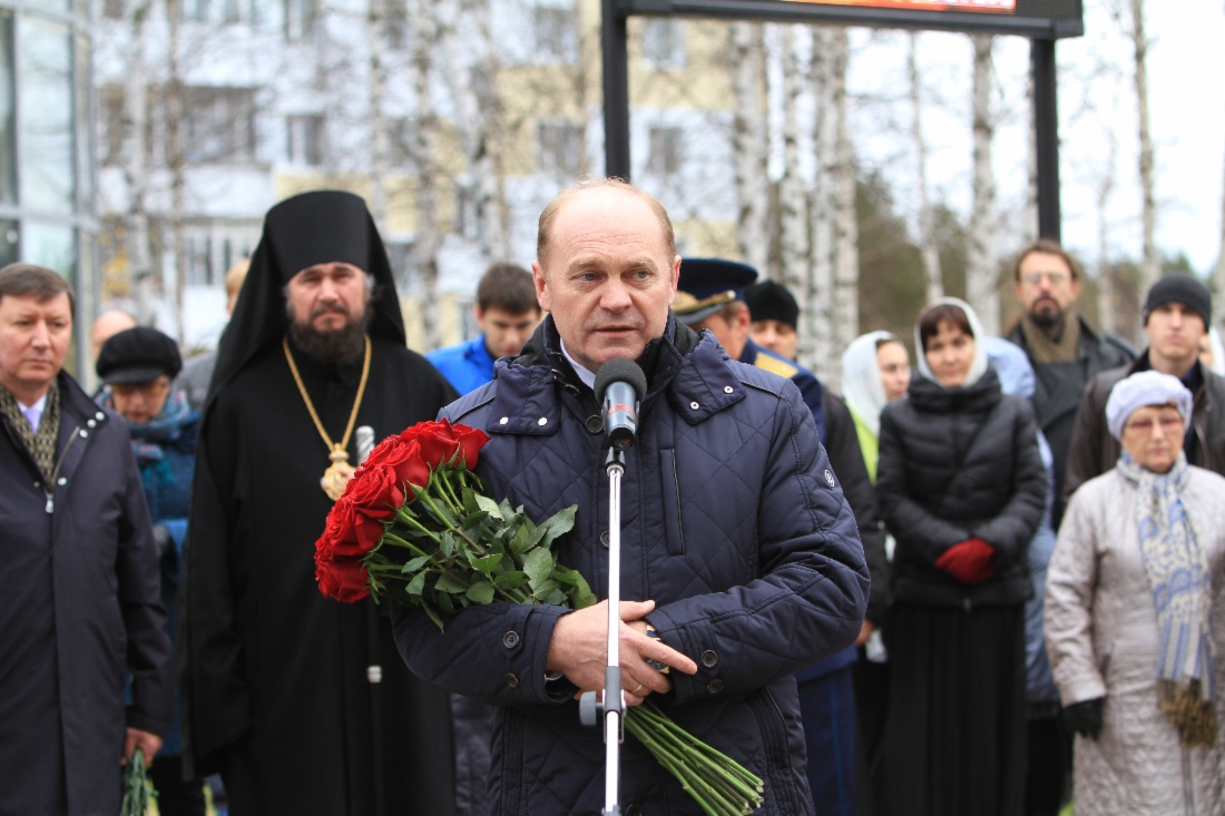 В Югорске увековечили память летчиков 763-го авиаполка