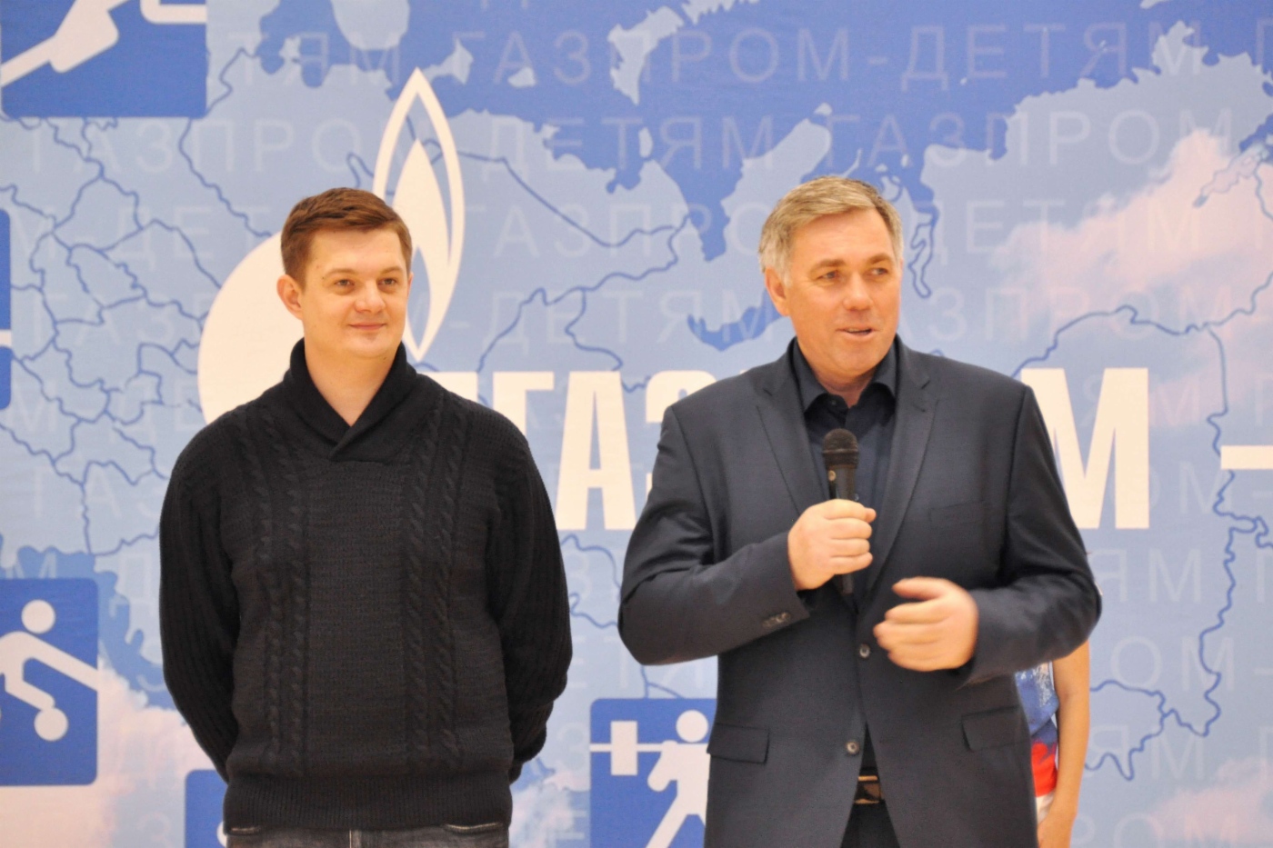 Жителей поселка Новый и работников управления аварийно-восстановительных работ (УАВР) № 1 поздравляет Сергей Сусликов