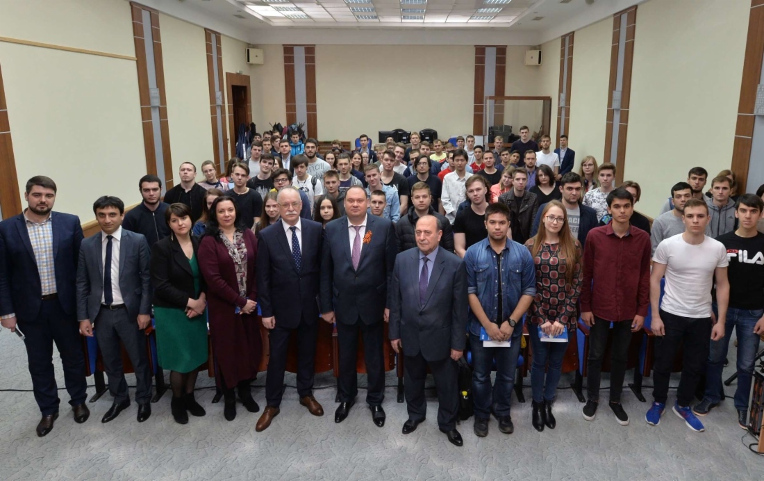 Коллективная фотография на память о встрече