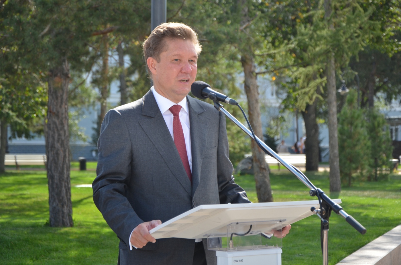 Алексей Миллер принял участие в торжественном открытии улицы Ленина после завершения первого этапа благоустройства