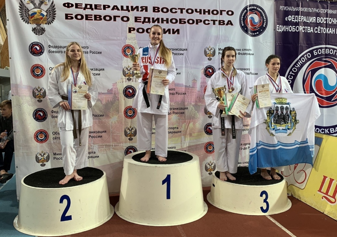 Ника Прусова (1 место) и Магдалина Черниенко (2 место) — призеры Кубка России по сетокан карате-до