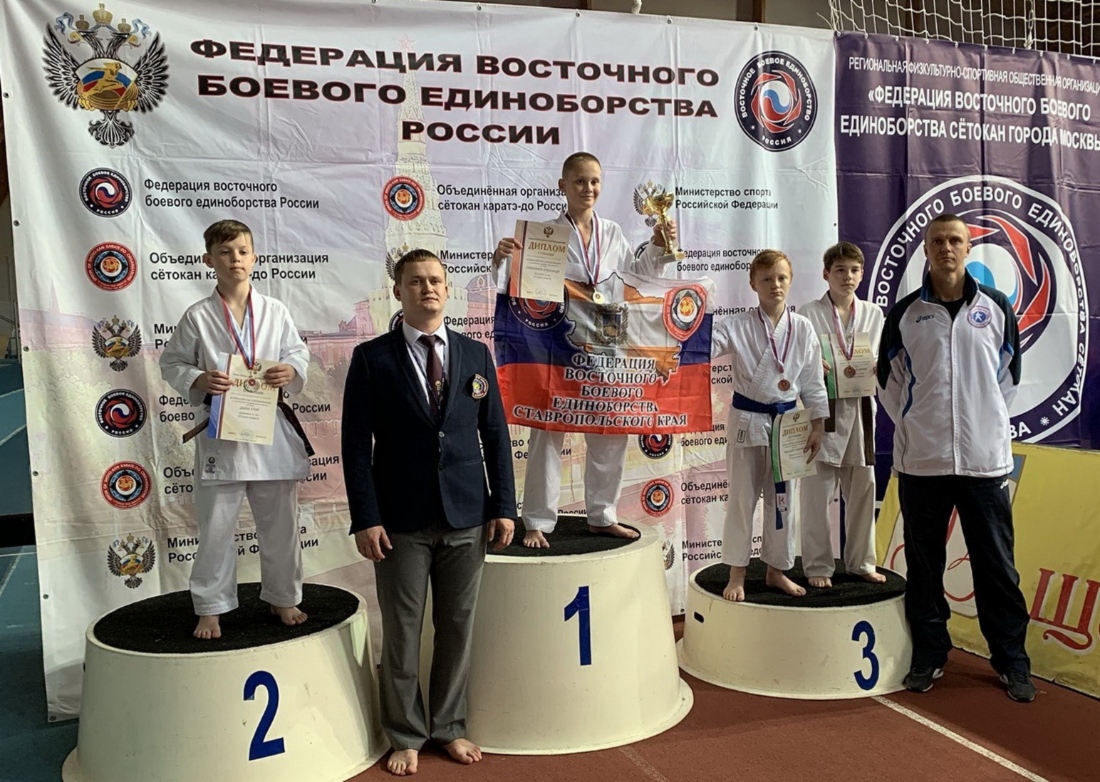 На пьедестале почета Александр Смоляков (1 место) и Тимофей Мальцев (3 место), возрастная категория «11 лет»
