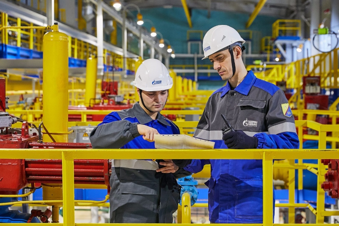 Сотрудники Комсомольского газового промысла ООО «Газпром добыча Ноябрьск»