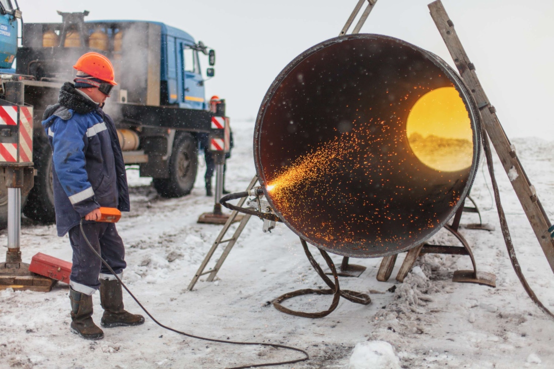 Формирование кромки для врезки в поврежденный участок газопровода