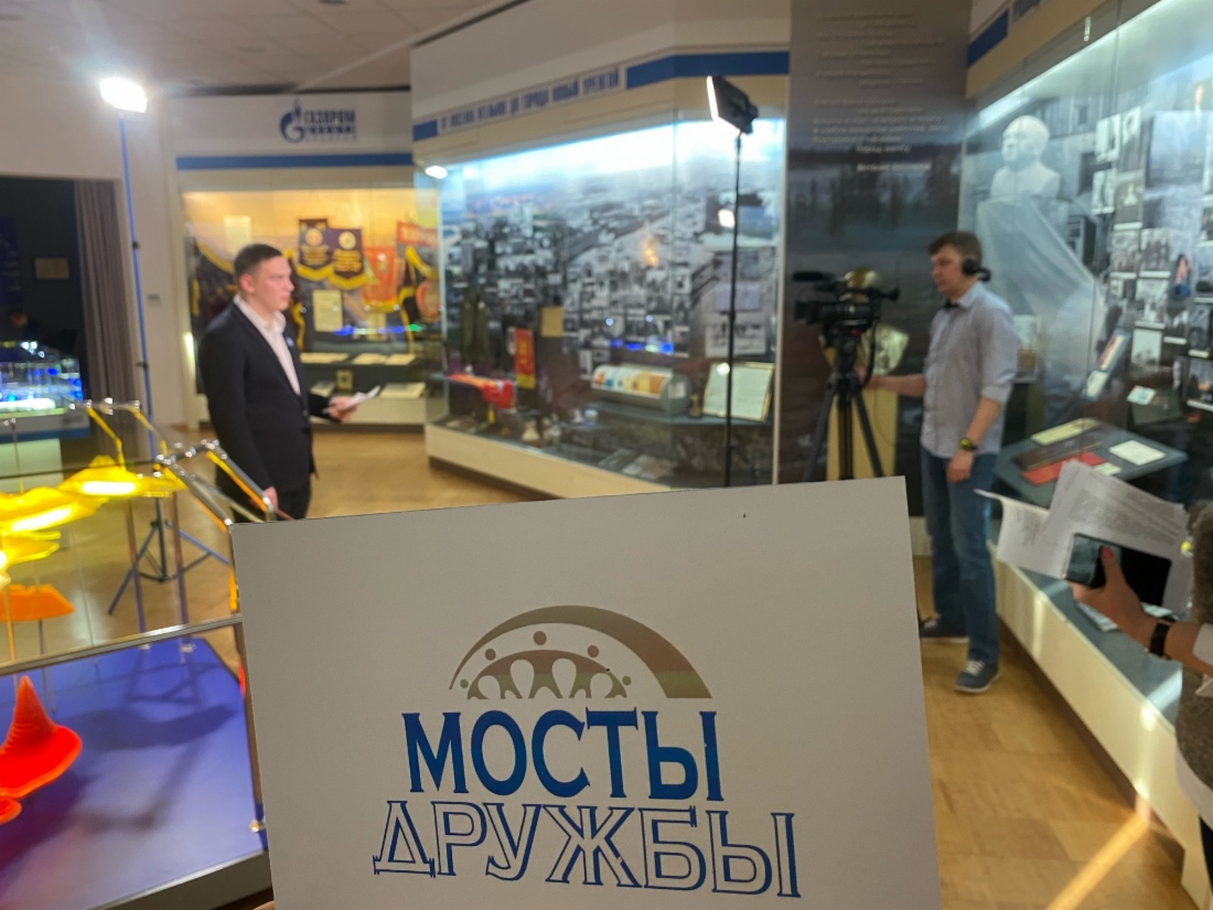 «Мосты дружбы» объединили учащихся «Газпром-класса» и участников проекта «Будущее вместе — Самбург»