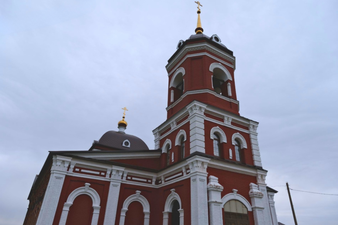 Фасад храма Покрова Пресвятой Богородицы в с. Стригай