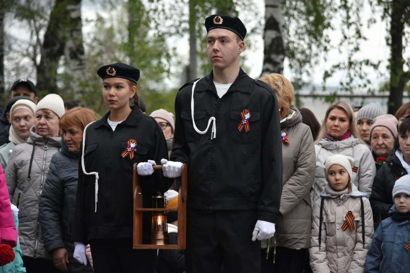 Участники Всероссийского военно-патриотического движения «Юнармия» с капсулой Вечного огня