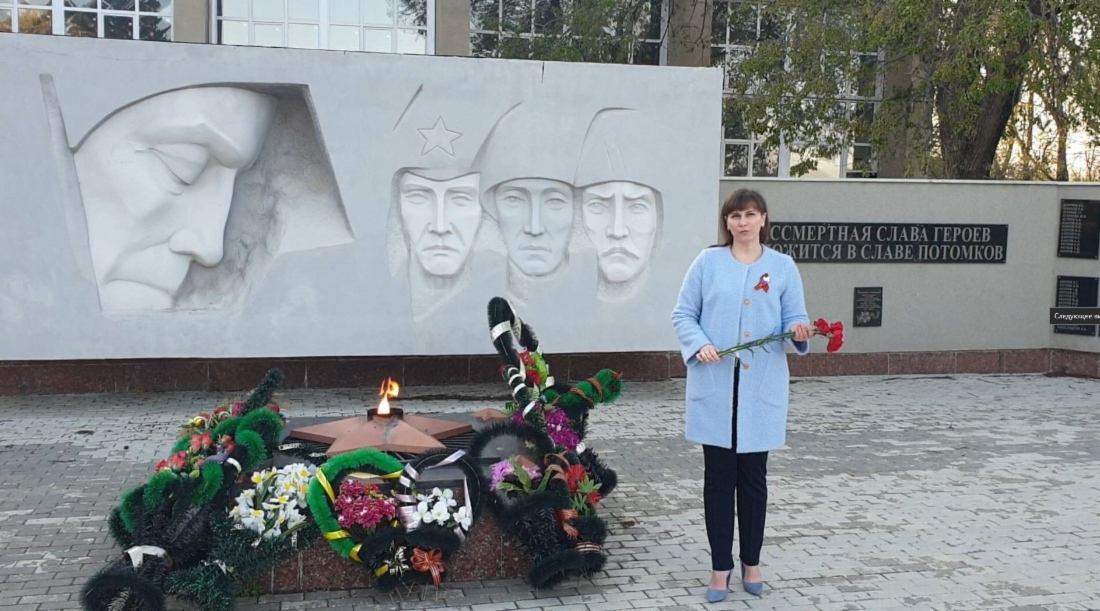 Стихотворение «Обида ветерана войны» читает представительница Привольненского ЛПУМГ Мария Корягина