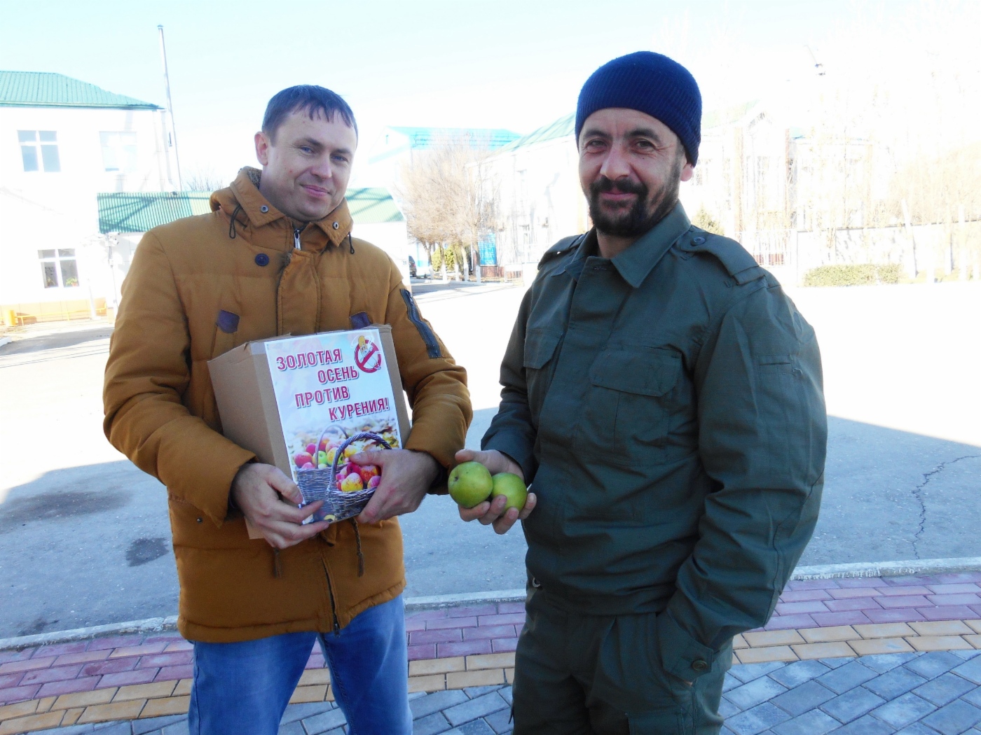 Наш девиз: «Курить бросим — яд в папиросе»