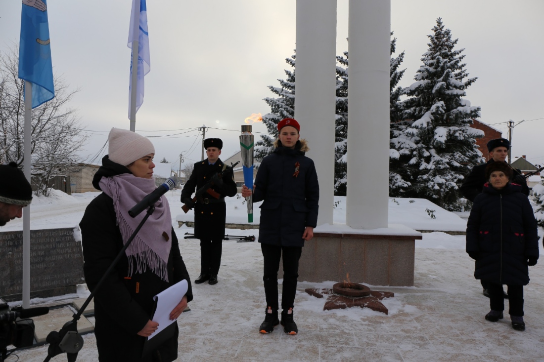 Зажжение Вечного огня в Печорах