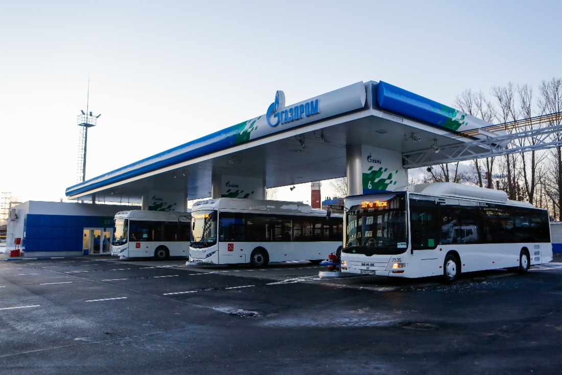 На АГНКС «Газпрома» началась заправка новых газовых автобусов Санкт-Петербурга