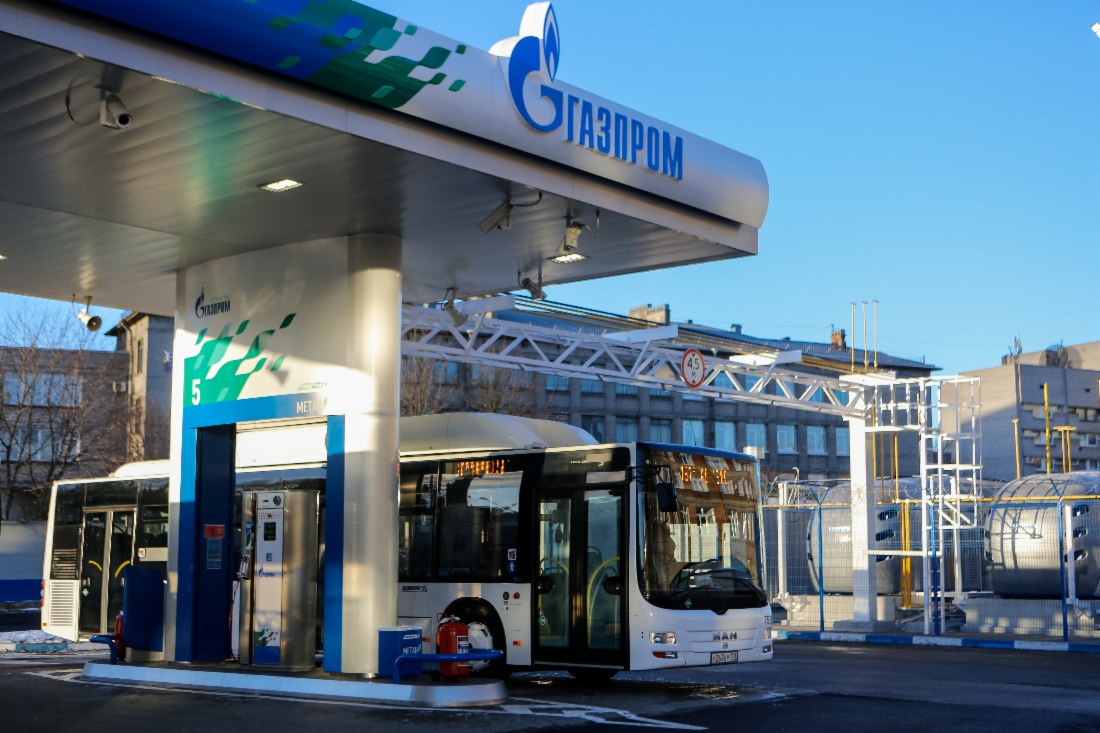На АГНКС «Газпрома» началась заправка новых газовых автобусов Санкт-Петербурга