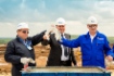 Первый заместитель генерального директора ЗАО «Стройтрансгаз»
Вадим Старцев, министр промышленности и энергетики Краснодарского края Виталий Брижань и генеральный директор ООО «Газпром инвест» Михаил Левченков во время торжественной церемонии начала строительства компрессорной станции «Казачья»
