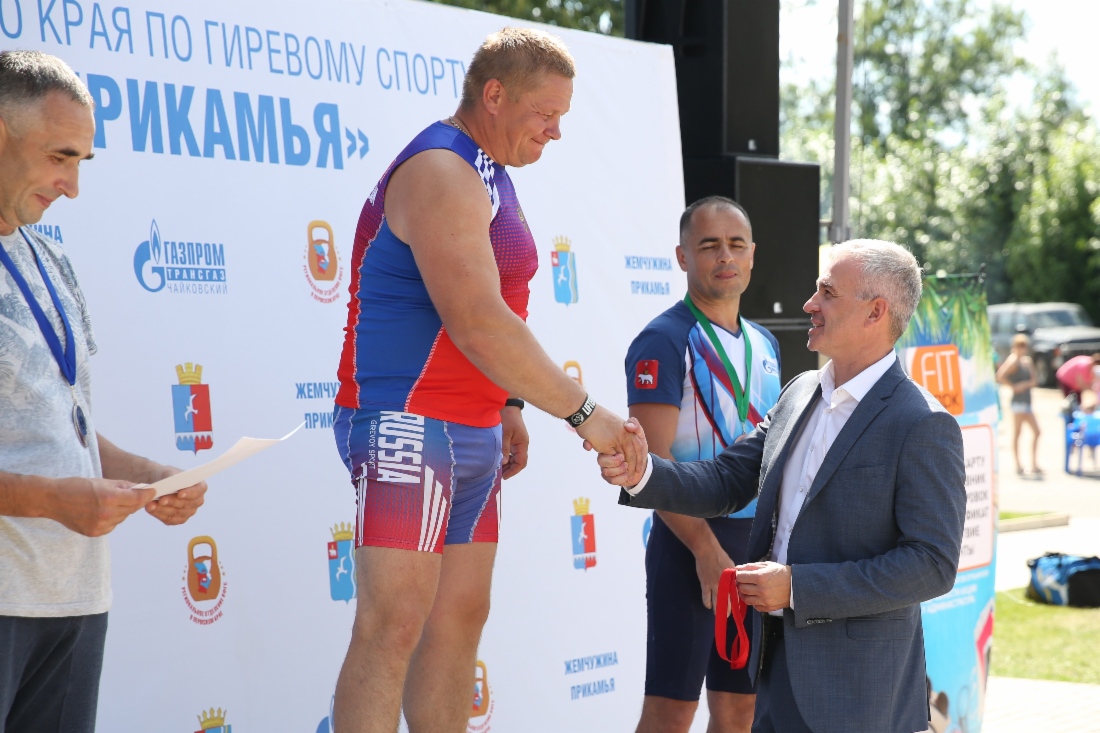 Церемонию награждения проводит начальник культурно-спортивного центра ООО «Газпром трансгаз Чайковский» Евгений Мозуль