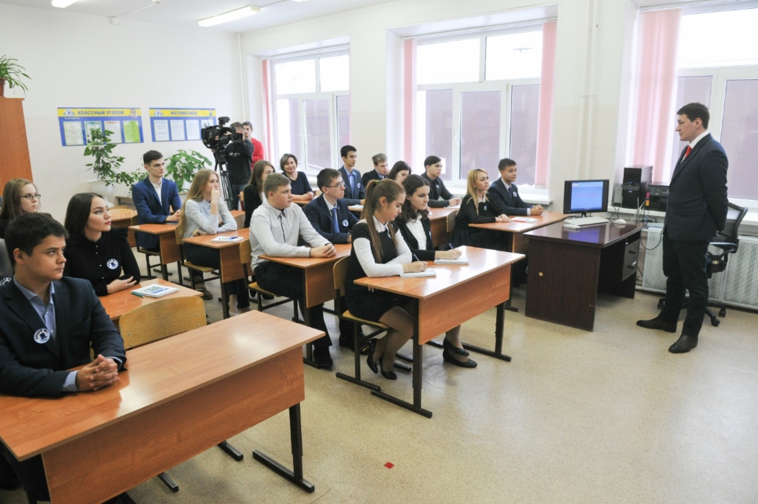 Ученикам «Газпром-класса» в Сургуте рассказали о производстве моторных топлив 