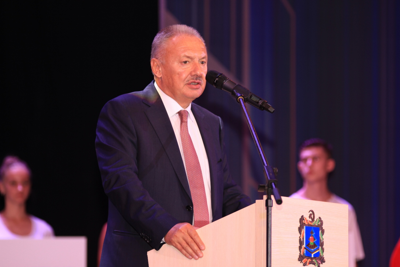 Начальник Департамента ПАО «Газпром» Александр Беспалов на церемонии открытия III корпоративного фестиваля творческих коллективов и исполнителей ООО «Газпром трансгаз Москва» «Созвездие»