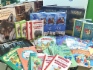 Дети получили в подарок яркие познавательные книги

