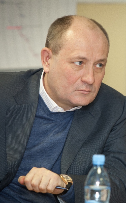 Виталий Маркелов во время совещания по вопросам строительства компрессорной станции «Портовая»