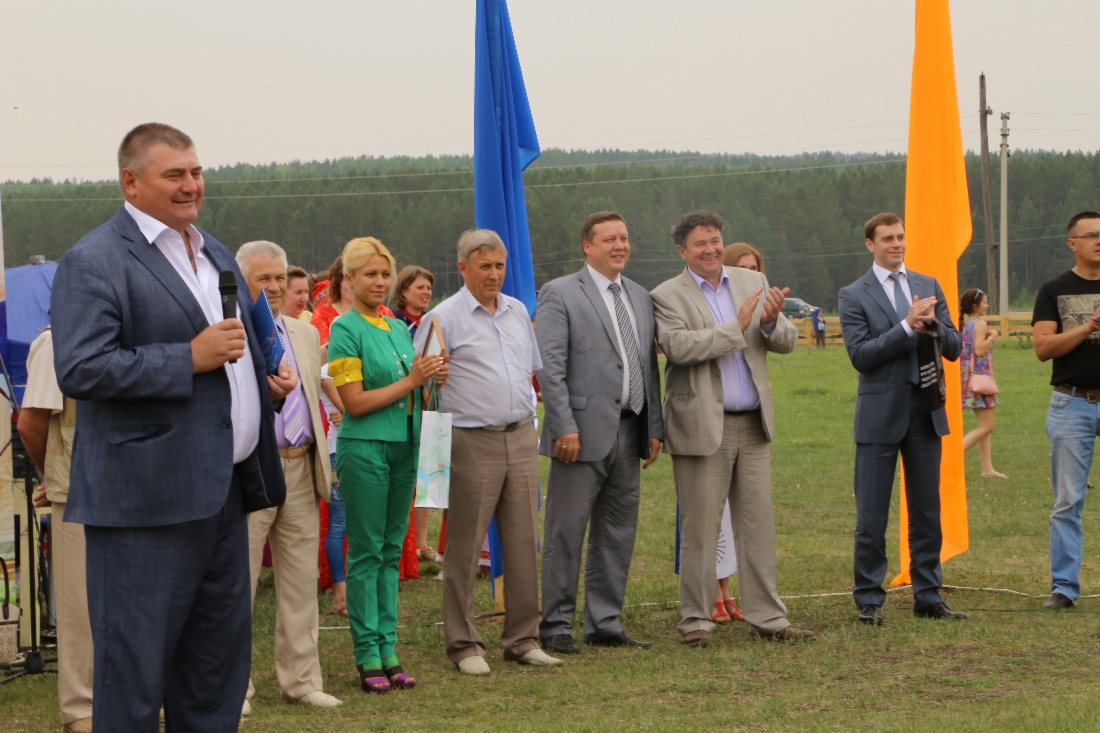 ООО «Газпром добыча Иркутск» передало микроавтобус Жигаловскому району