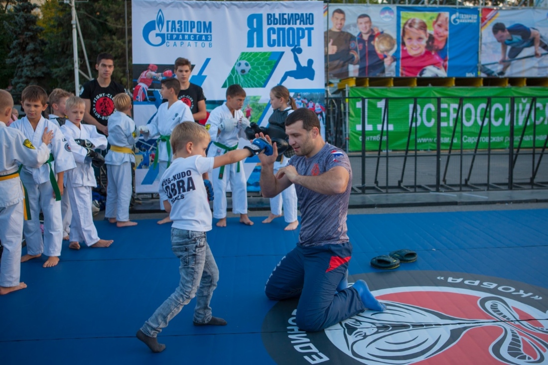 Попробовать свои силы в спорте могли и взрослые, и дети