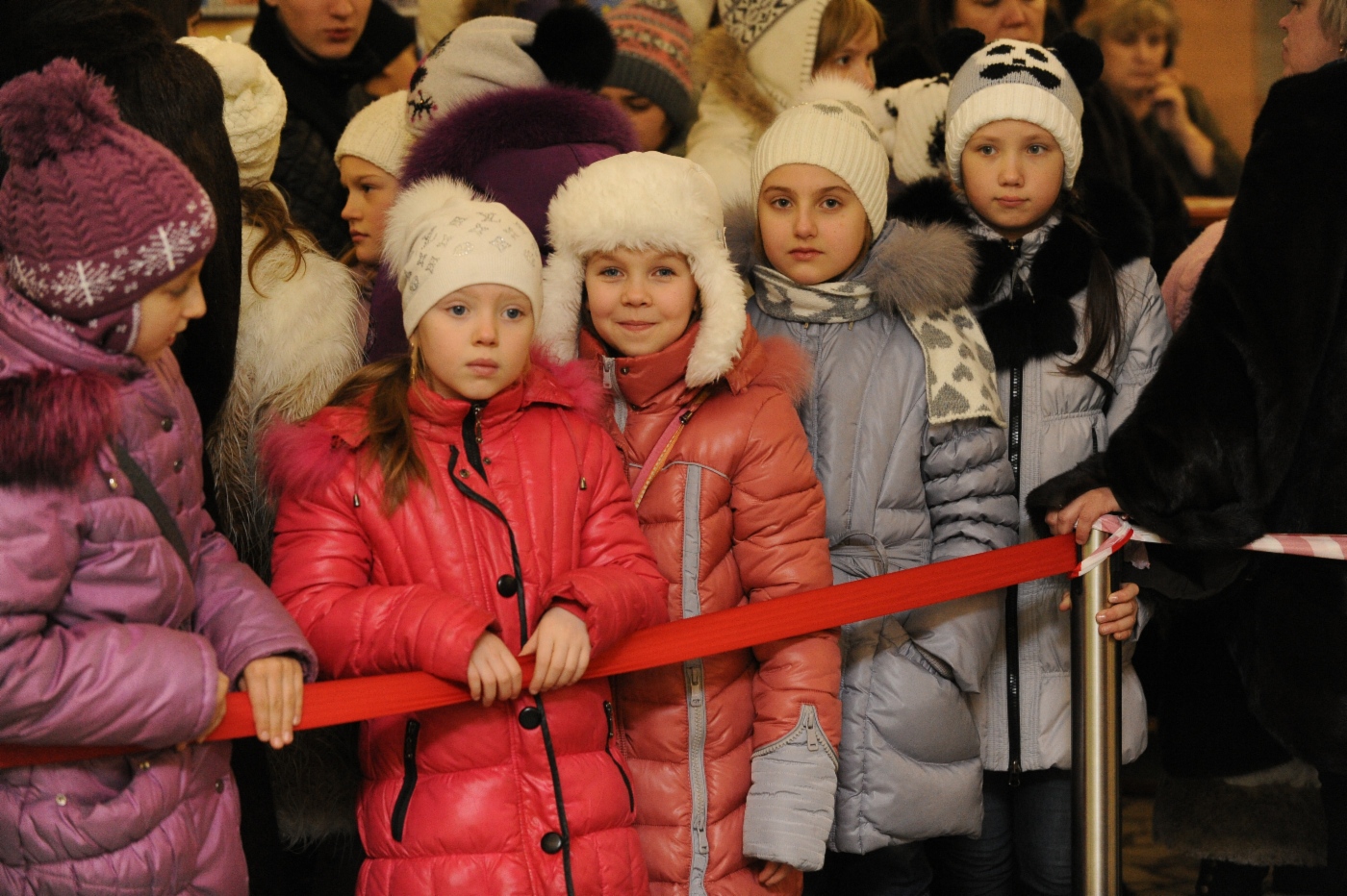 Участники новогоднего благотворительного праздника для детей