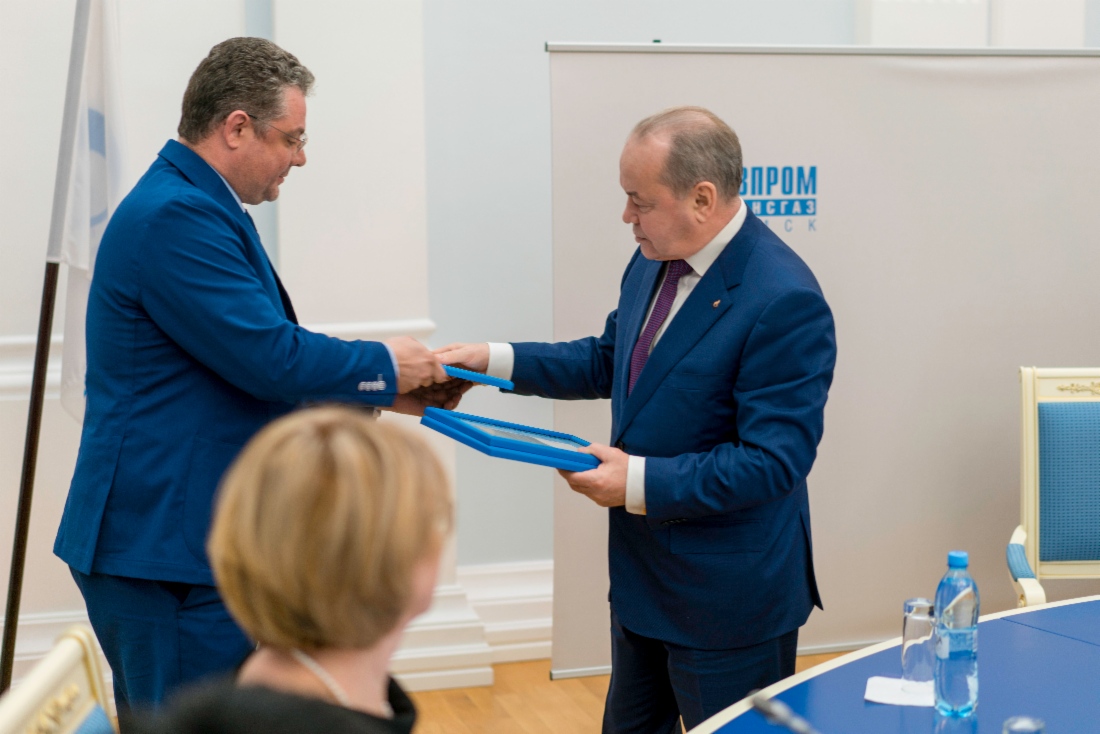 Вручение сертификатов прошло в торжественной обстановке праздничного селекторного совещания