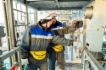 На сливо-наливной эстакаде цеха отгрузки готовой продукции
