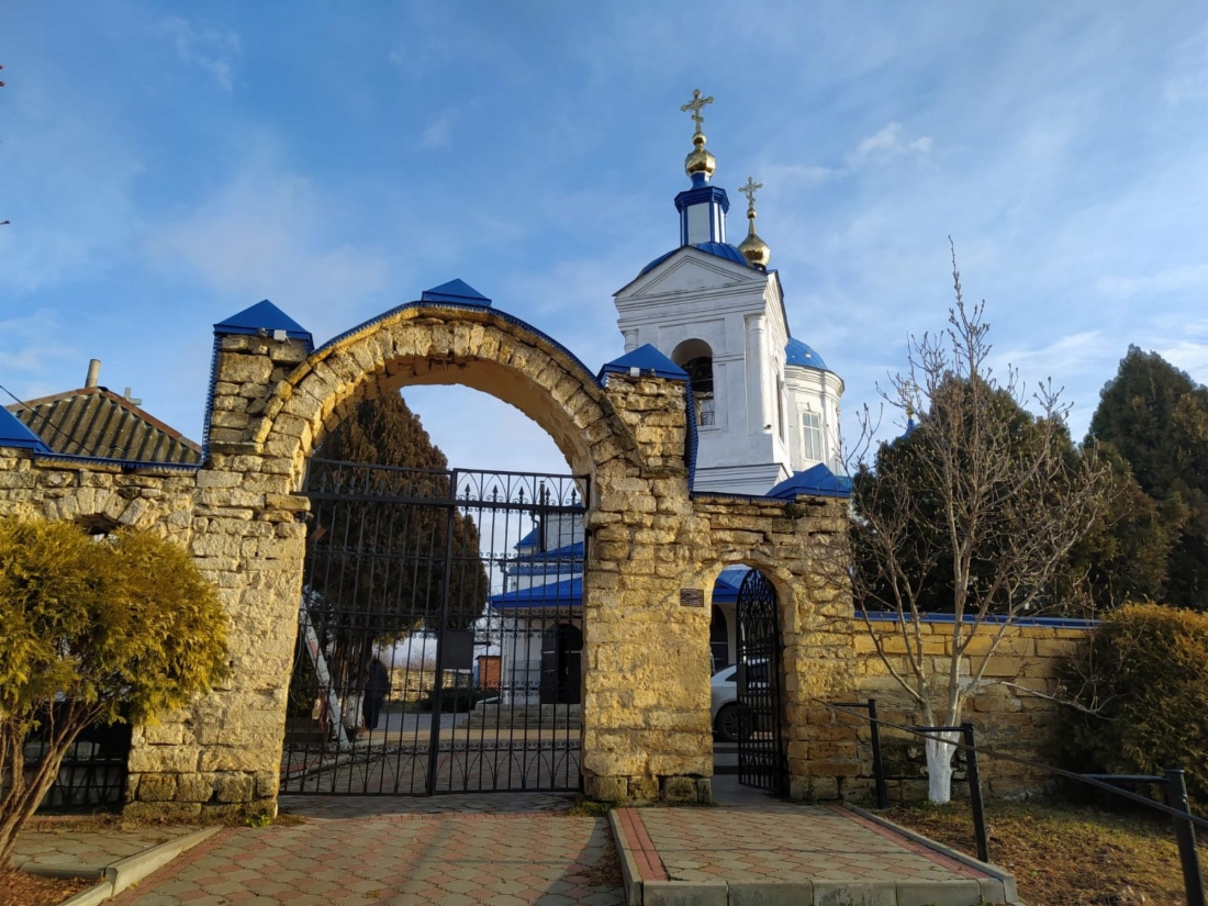 Свято-Михайло-Архангельский храм в станице Темижбекской Кавказского района