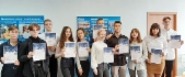 Учащиеся «Газпром-класса» в Мурманске с памятными сертификатами