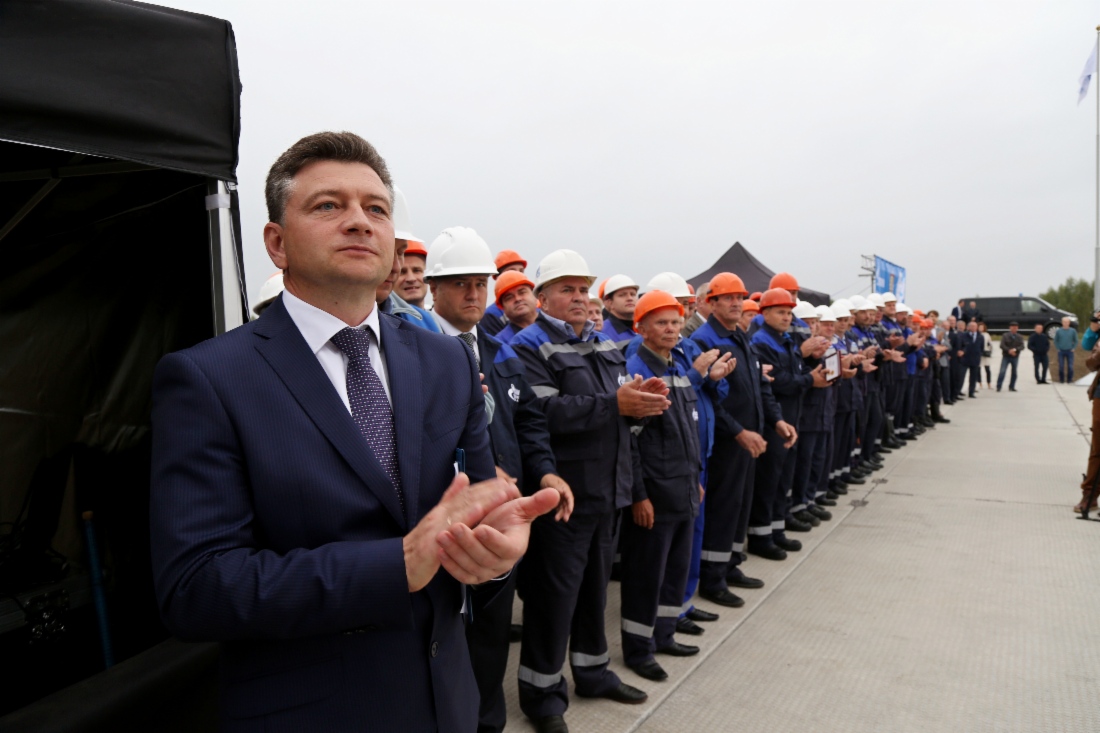 Сотрудники ООО «Газпром трансгаз Москва» на церемонии сварки первого стыка магистрального газопровода «КС Путятинская — Касимовское ПХГ»